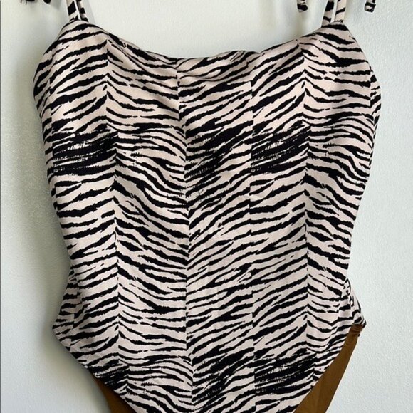NWT WET Tie Shoulder One Piece Swimsuit in Zebra - XL - Picture 4 of 7